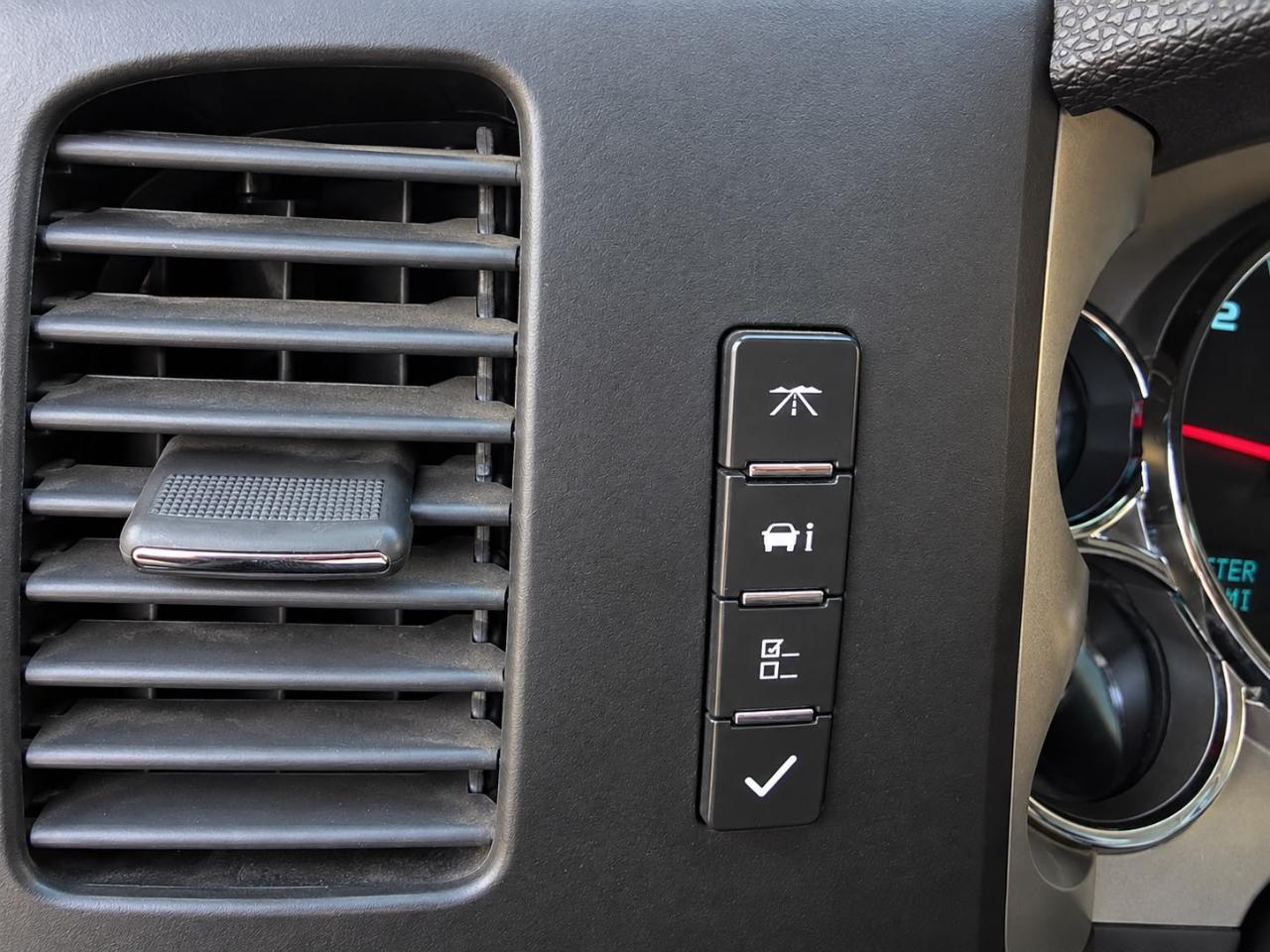 Chevrolet Silverado 2500HD LT Crew Cab 2WD 2011