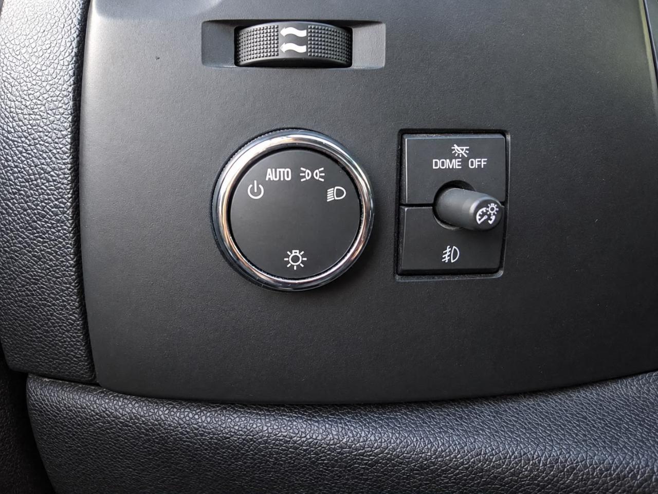 Chevrolet Silverado 2500HD LT Crew Cab 2WD 2011