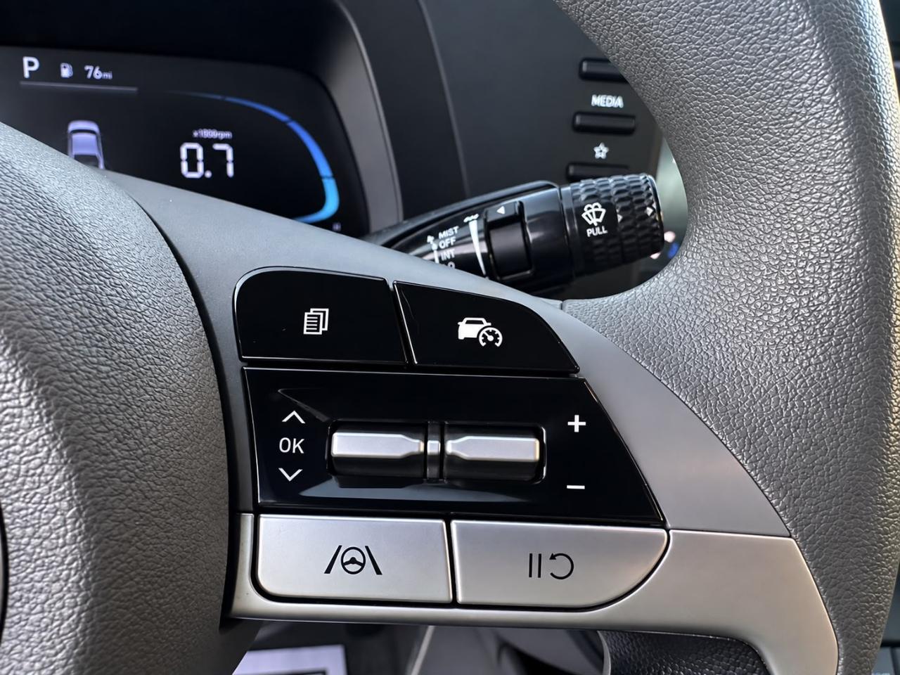 Hyundai Elantra SE 2024
