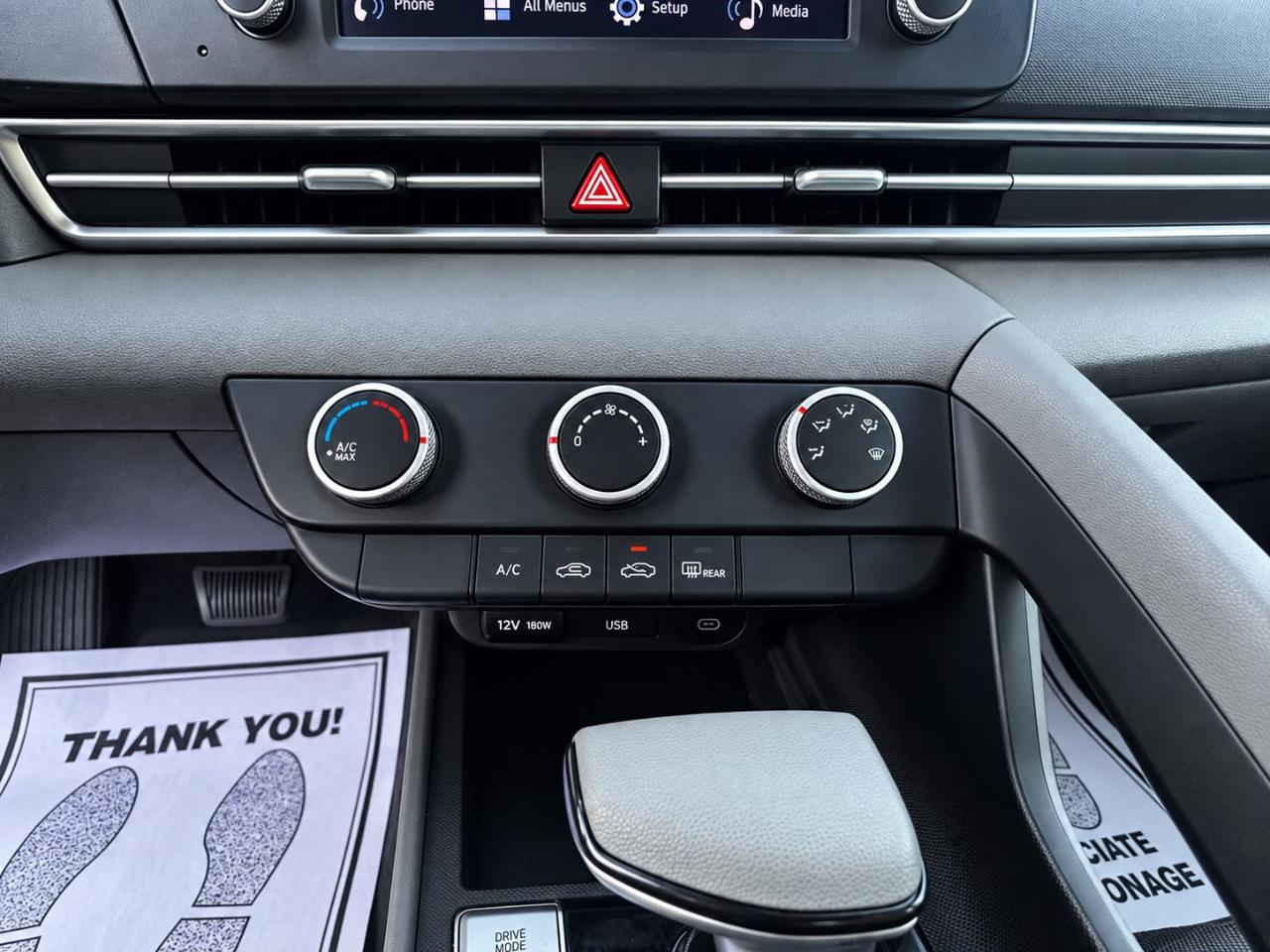 Hyundai Elantra SE 2024