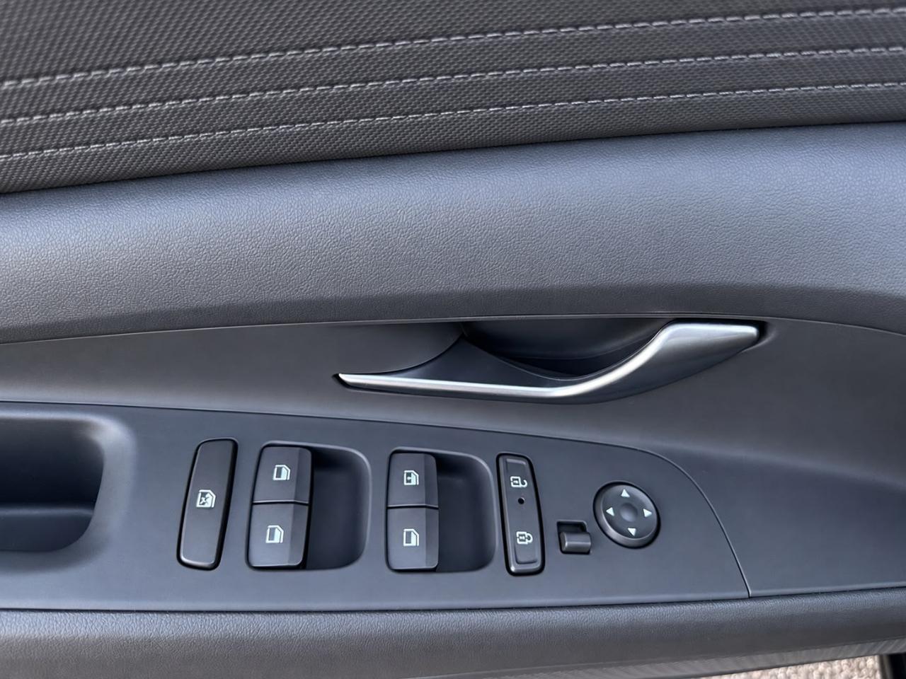 Hyundai Elantra SE 2024