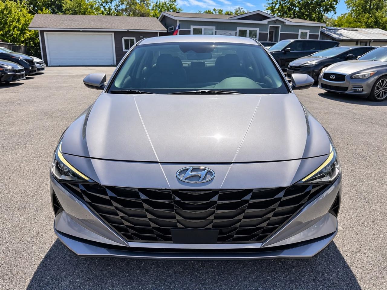 Hyundai Elantra  2023