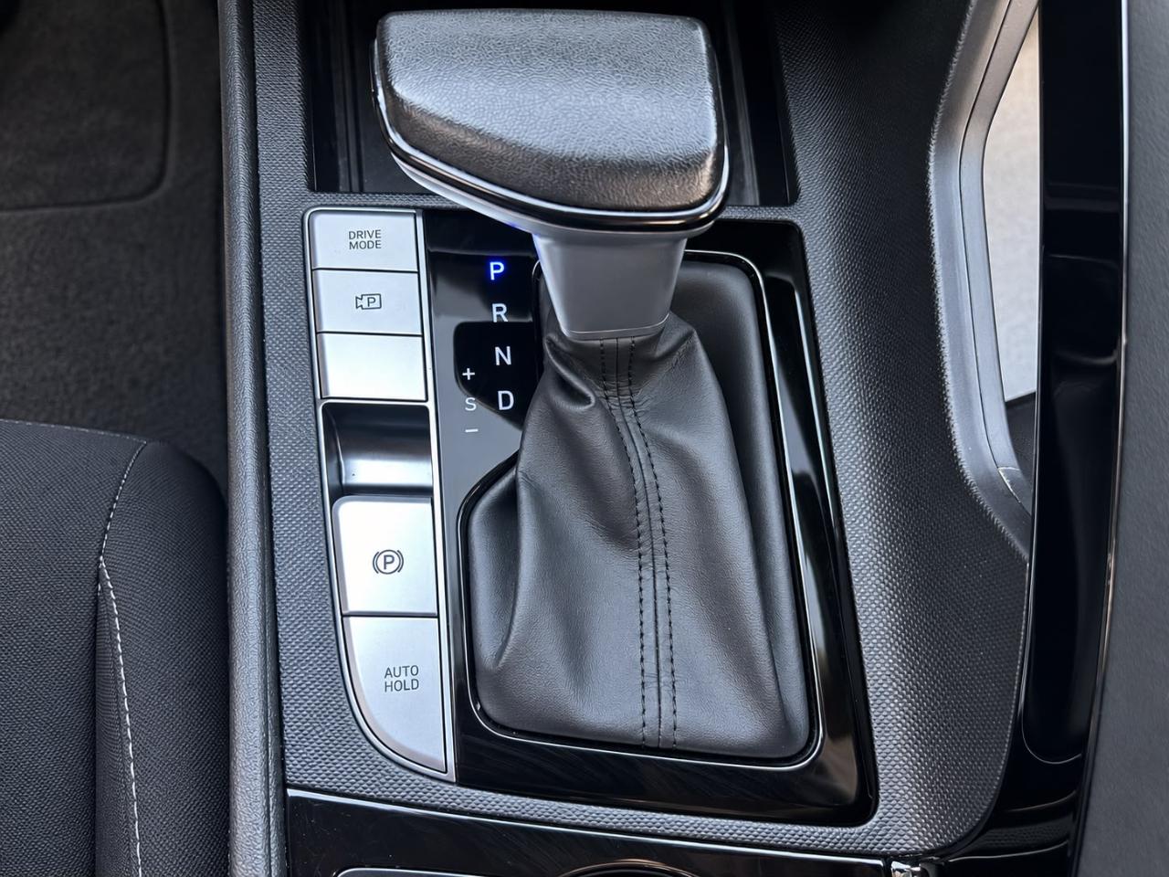 Hyundai Elantra  2023