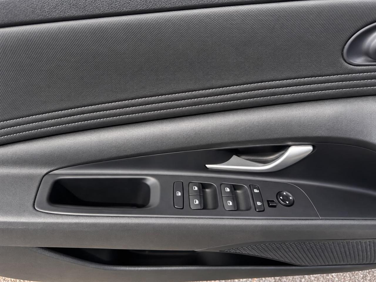 Hyundai Elantra  2023