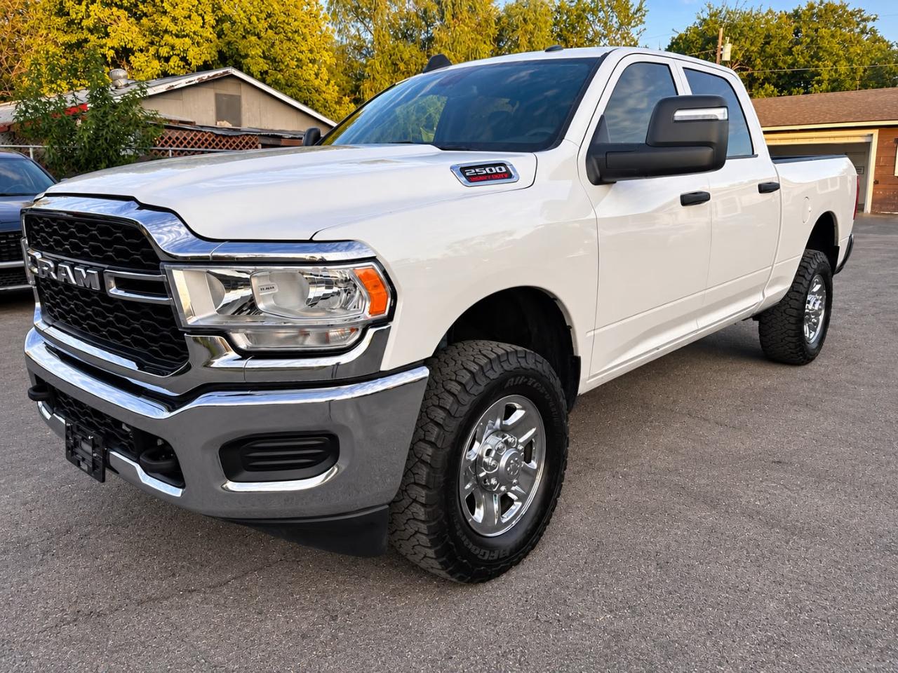 RAM 2500 Tradesman Crew Cab SWB 4WD 2023
