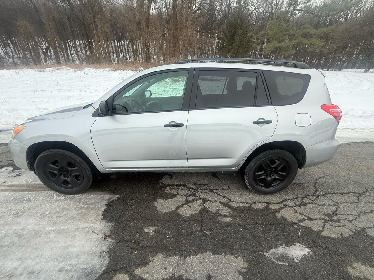 Toyota RAV4 Base I4 2WD 2012