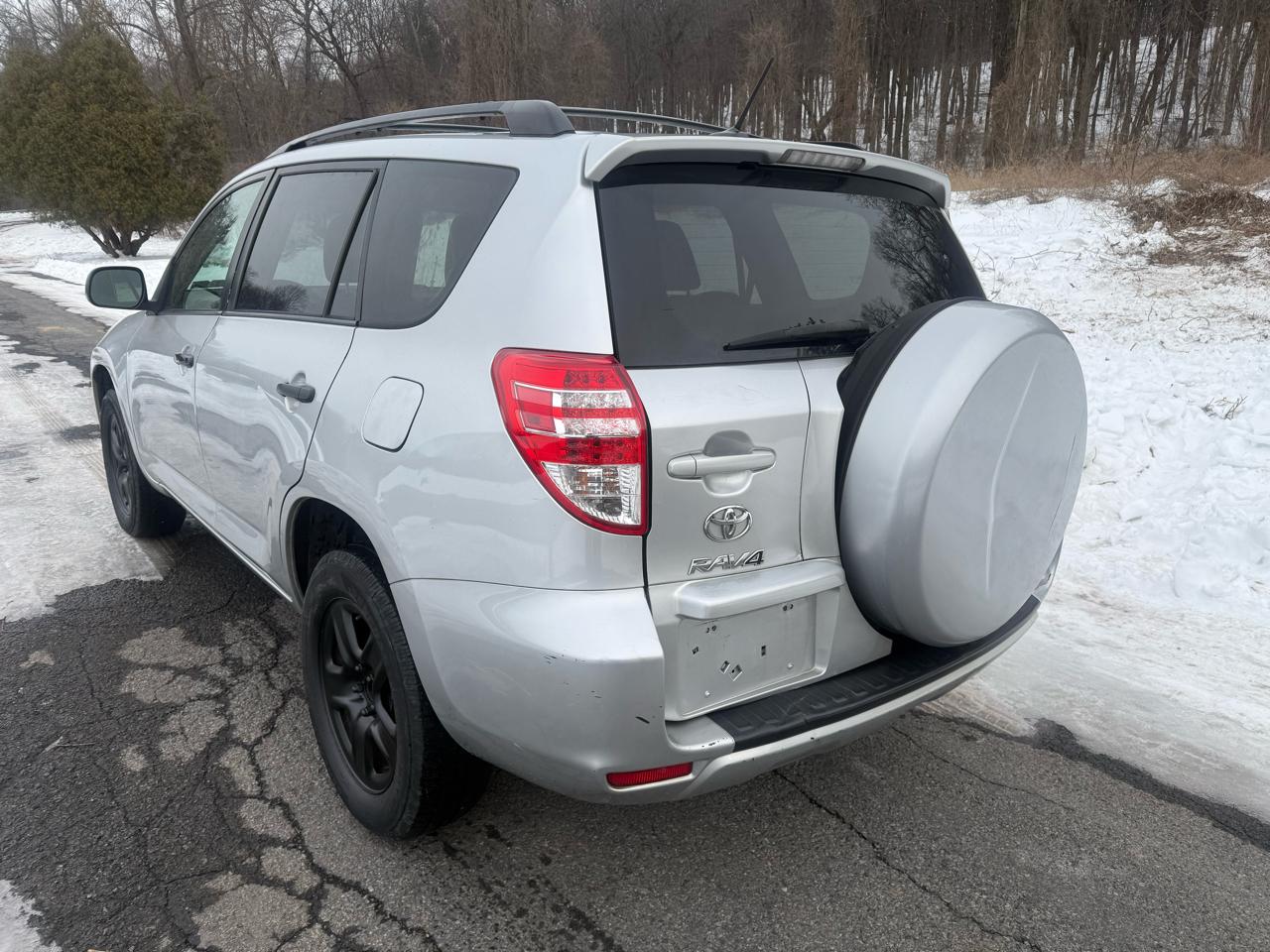 Toyota RAV4 Base I4 2WD 2012