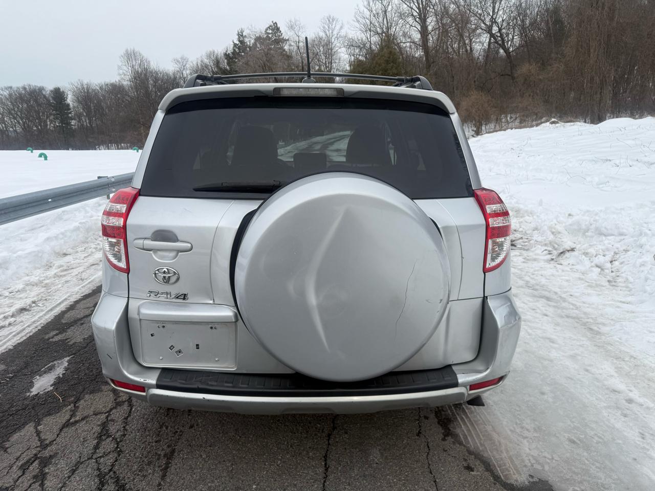 Toyota RAV4 Base I4 2WD 2012