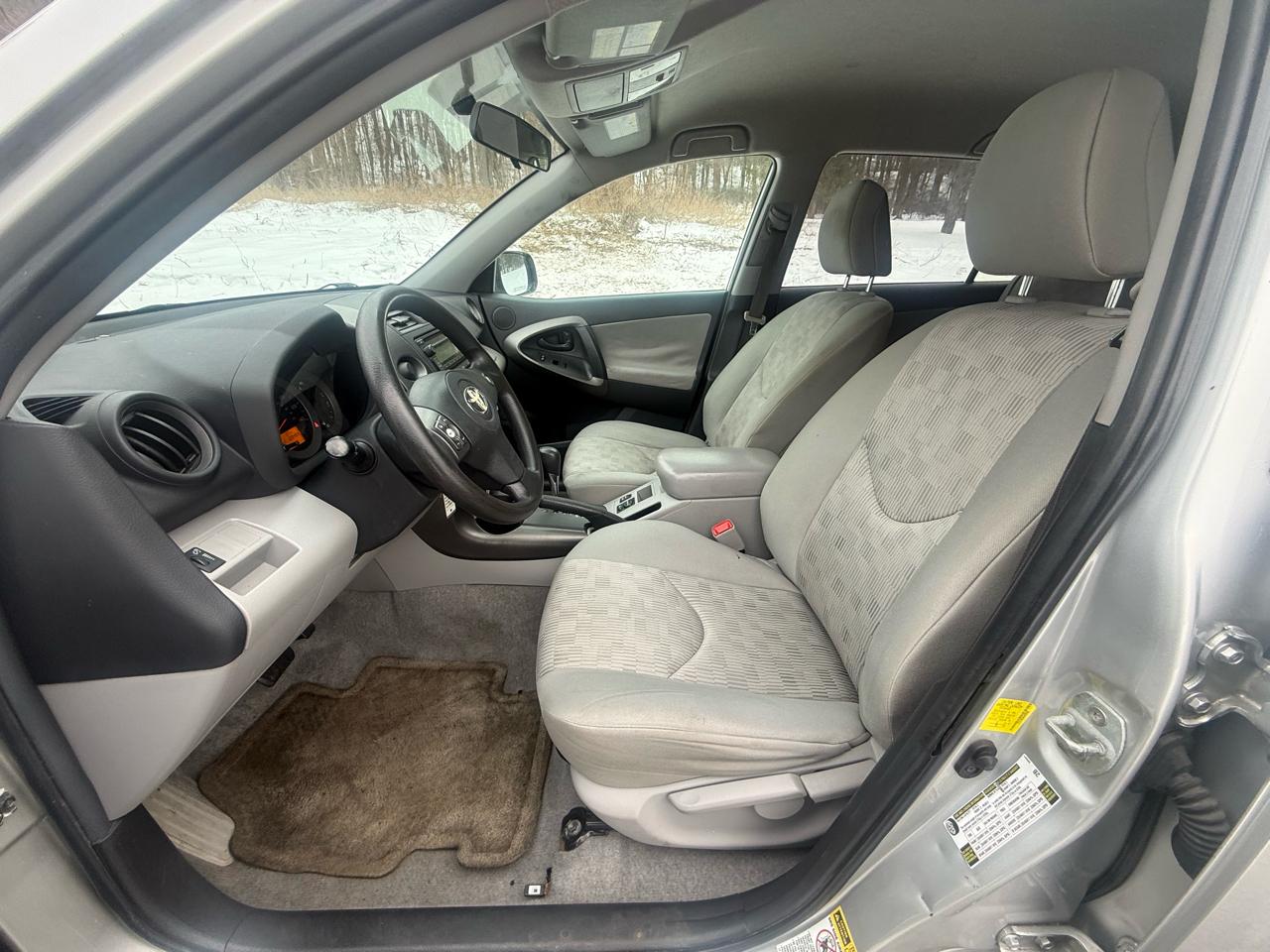Toyota RAV4 Base I4 2WD 2012