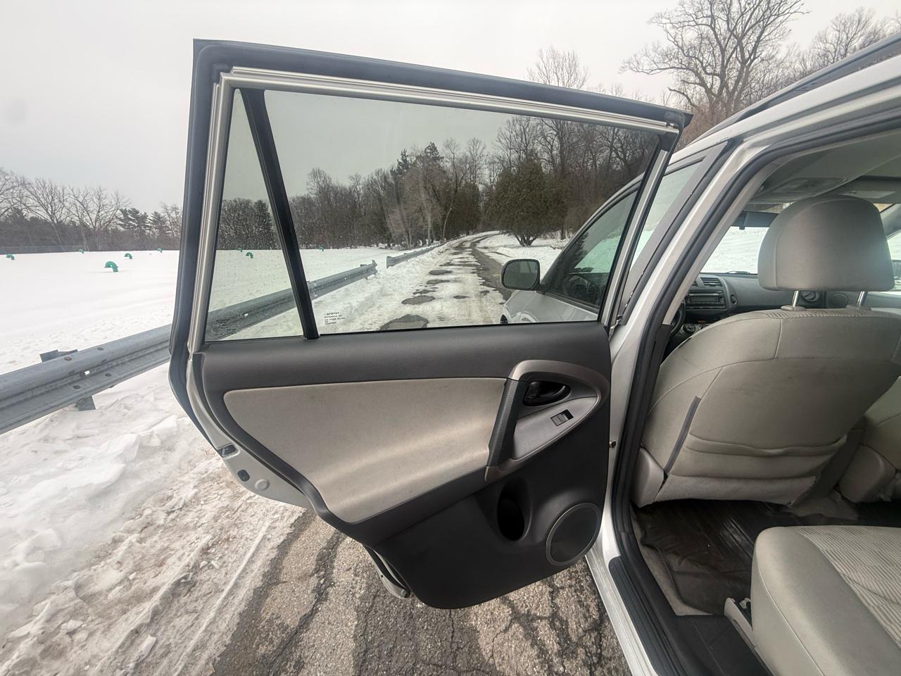 Toyota RAV4 Base I4 2WD 2012