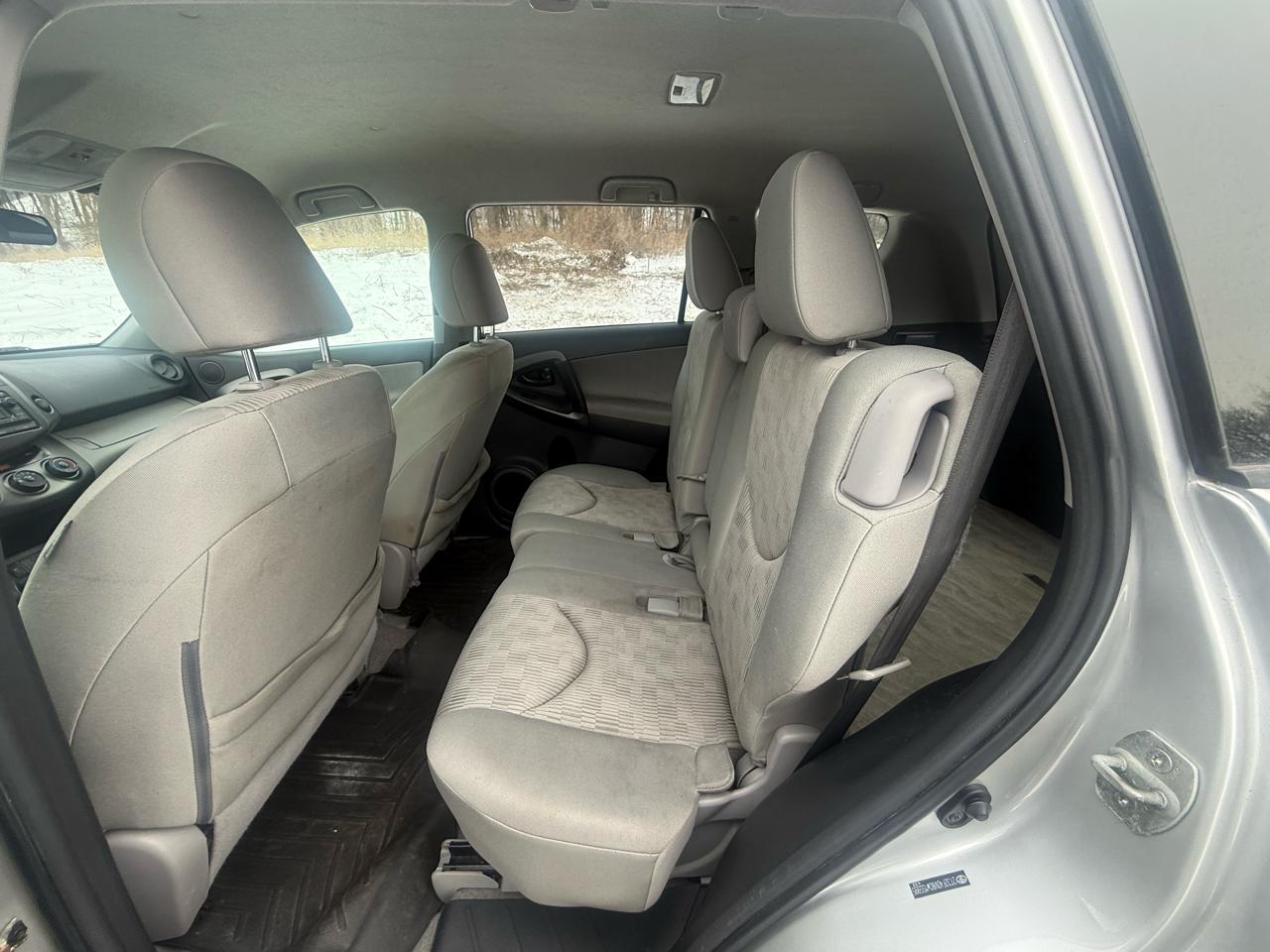 Toyota RAV4 Base I4 2WD 2012