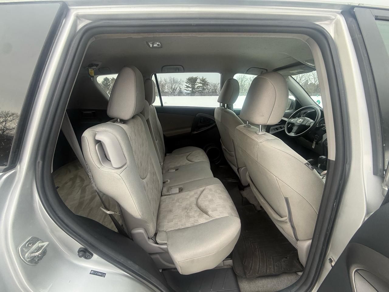 Toyota RAV4 Base I4 2WD 2012