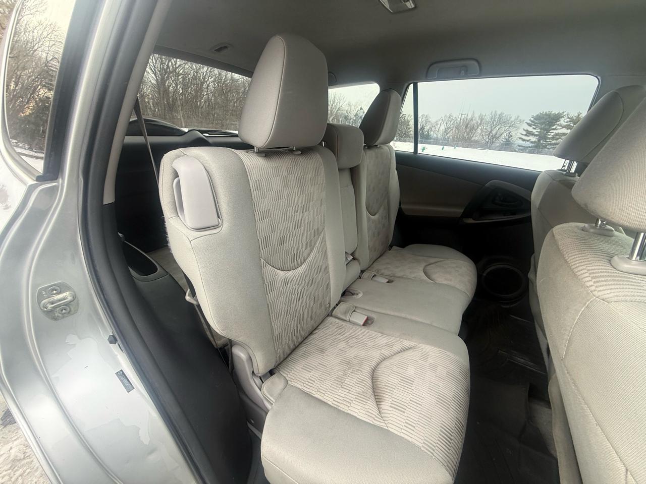 Toyota RAV4 Base I4 2WD 2012