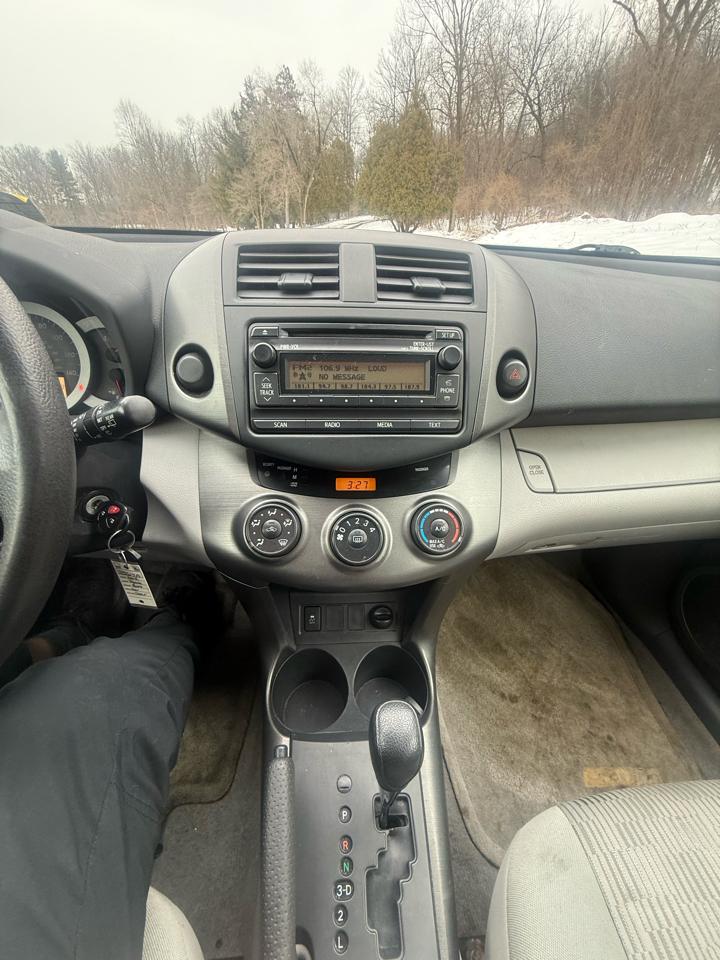 Toyota RAV4 Base I4 2WD 2012