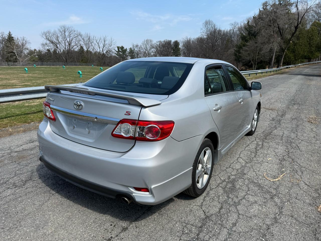 Toyota Corolla S 5-Speed MT 2013