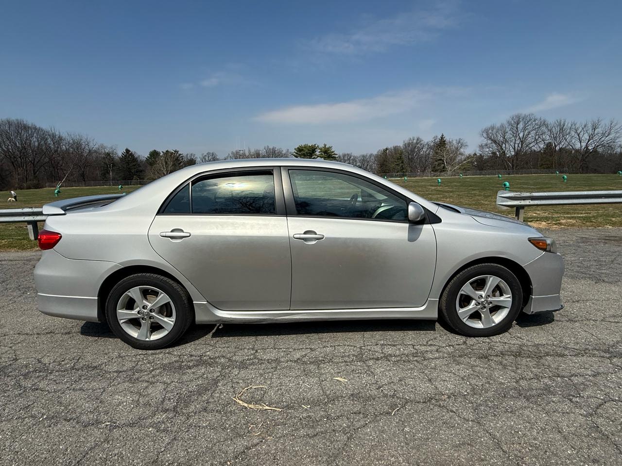 Toyota Corolla S 5-Speed MT 2013