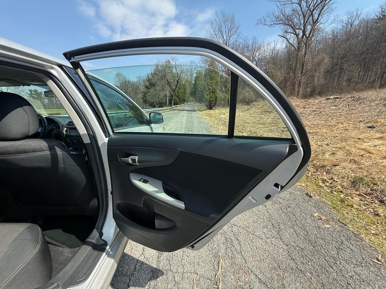 Toyota Corolla S 5-Speed MT 2013