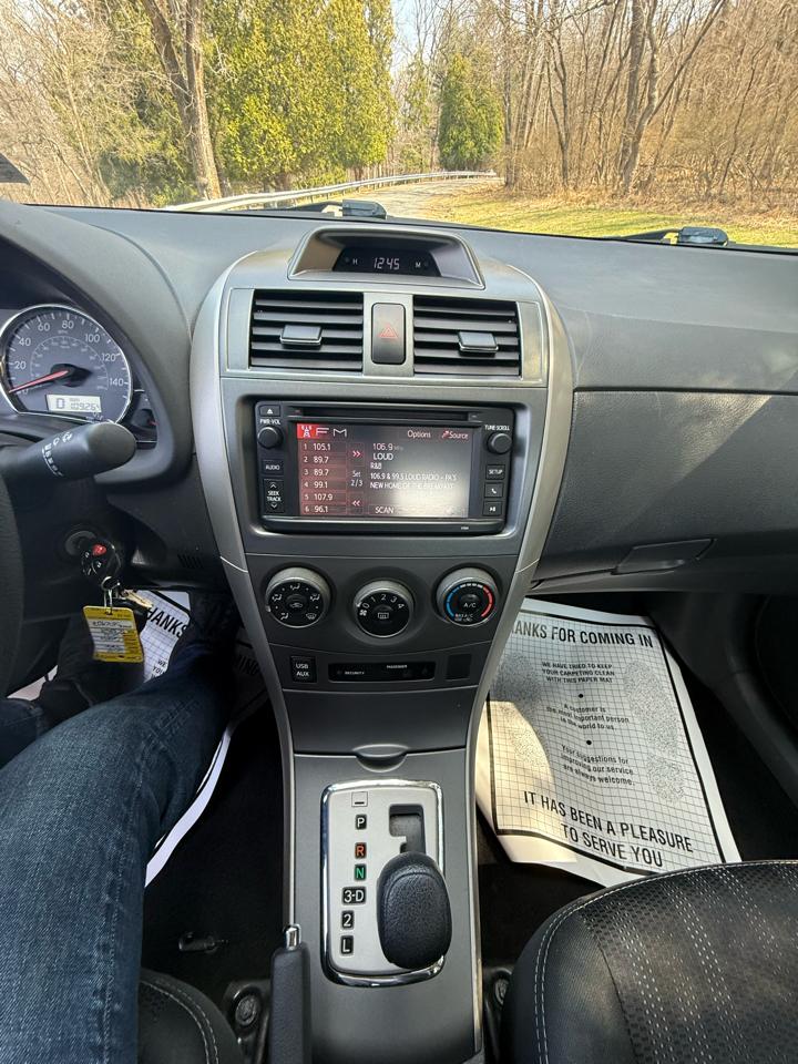 Toyota Corolla S 5-Speed MT 2013