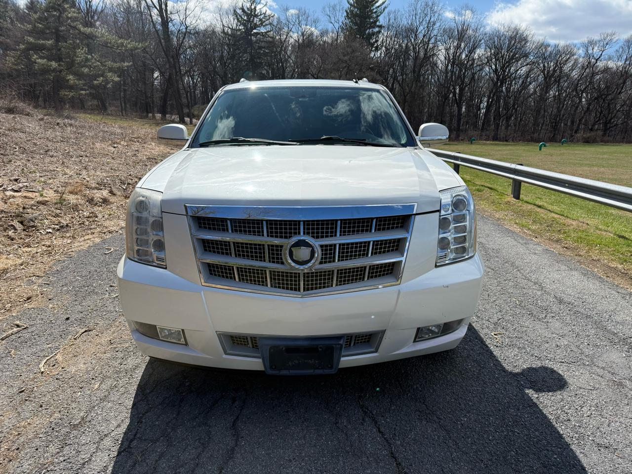 Cadillac Escalade ESV AWD Platinum 2011