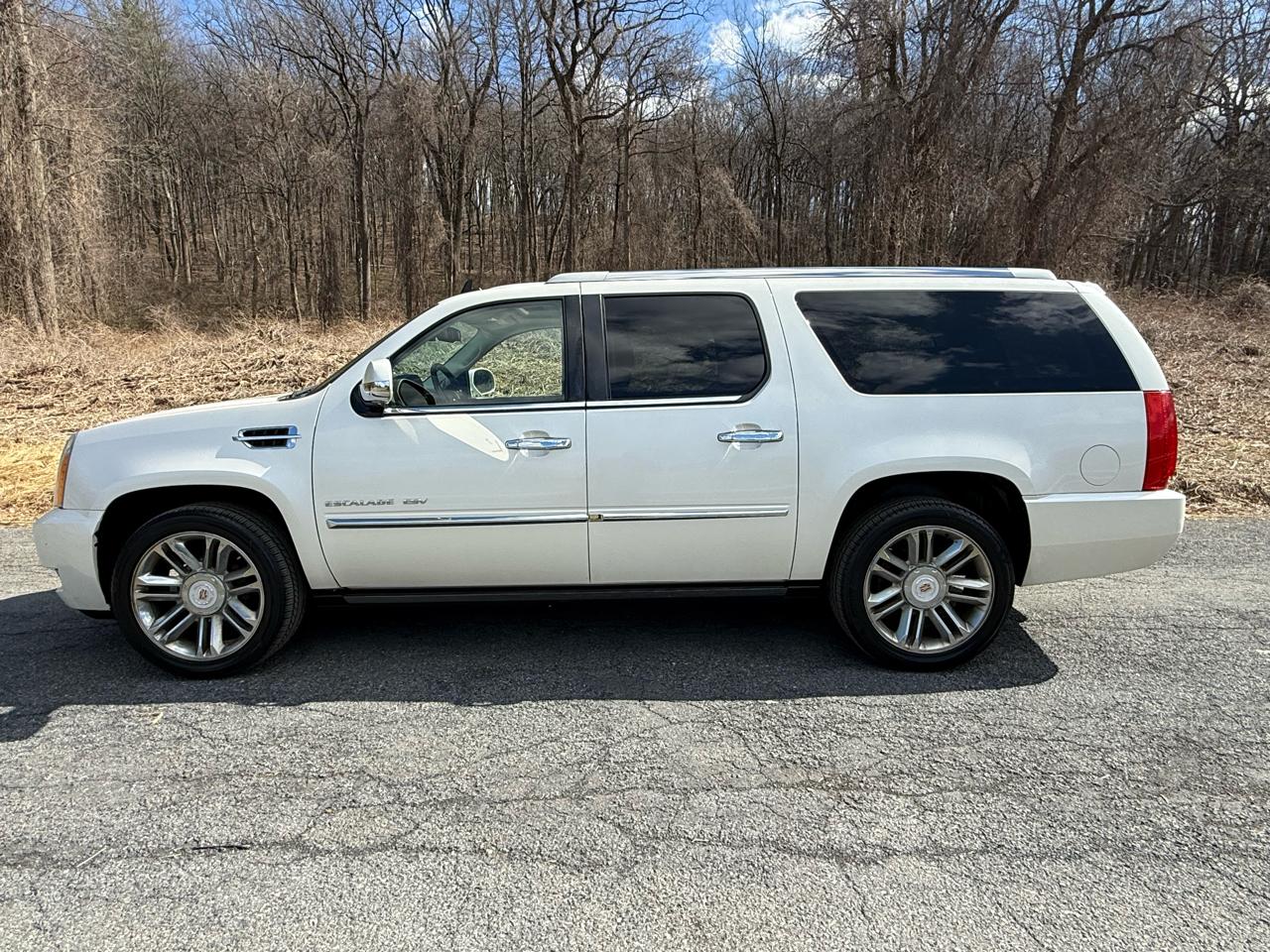 Cadillac Escalade ESV AWD Platinum 2011