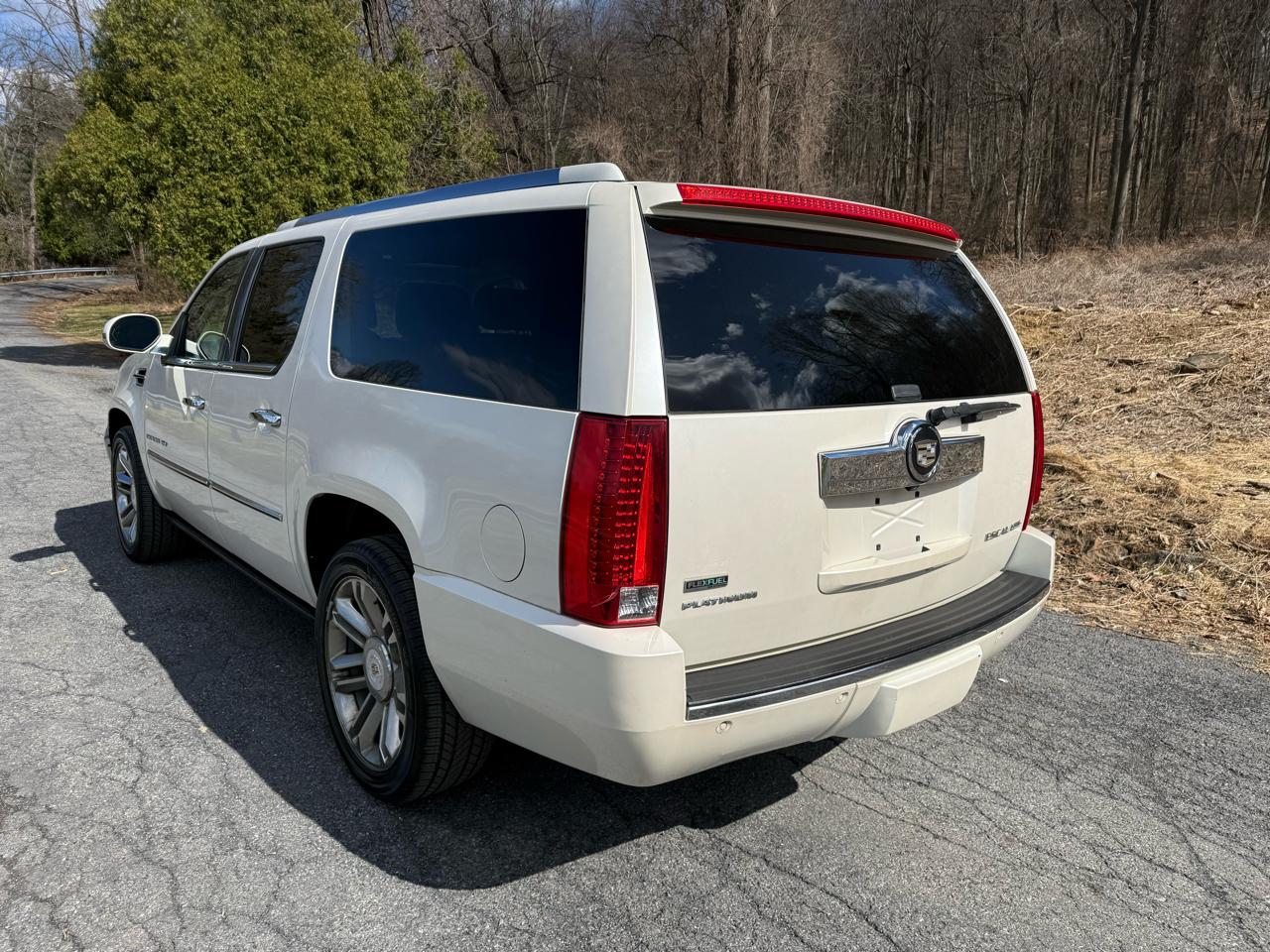 Cadillac Escalade ESV AWD Platinum 2011