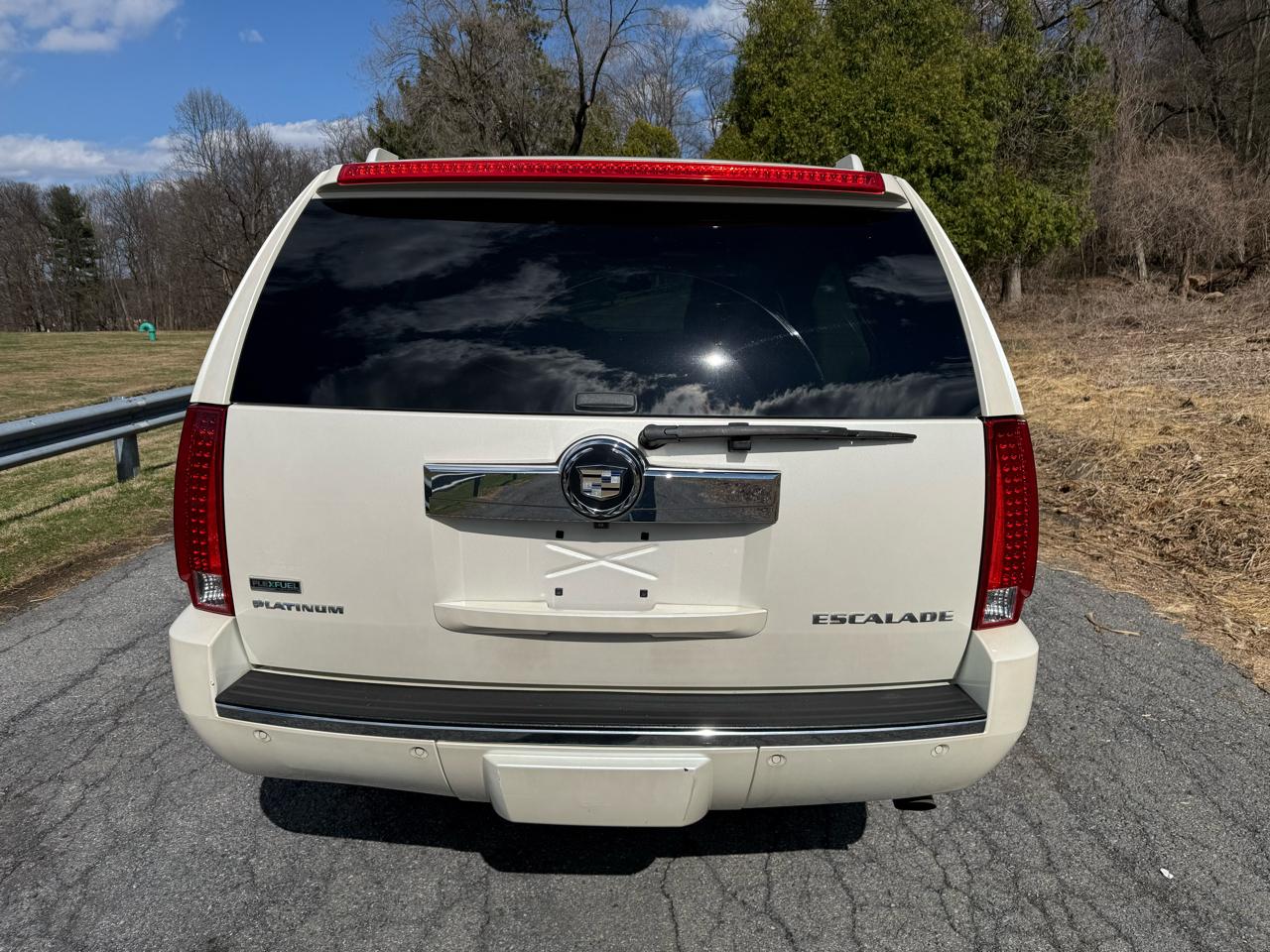 Cadillac Escalade ESV AWD Platinum 2011