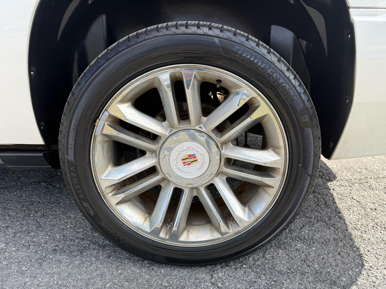 Cadillac Escalade ESV AWD Platinum 2011