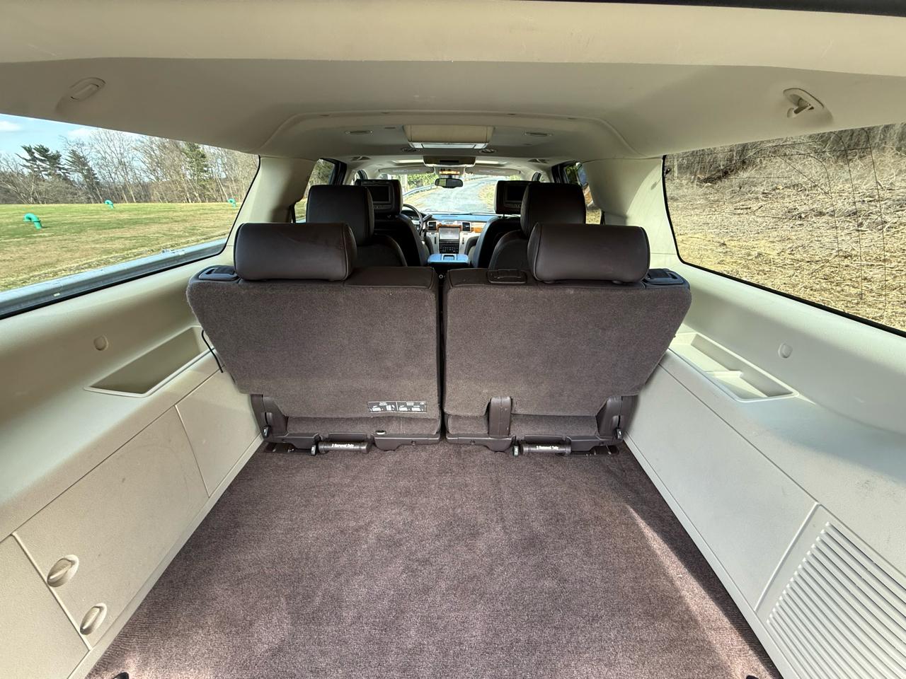 Cadillac Escalade ESV AWD Platinum 2011