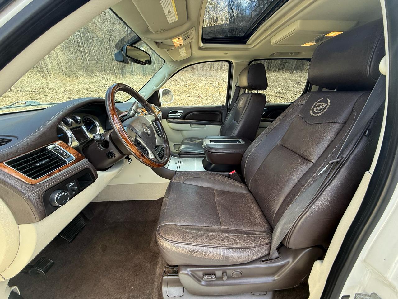 Cadillac Escalade ESV AWD Platinum 2011