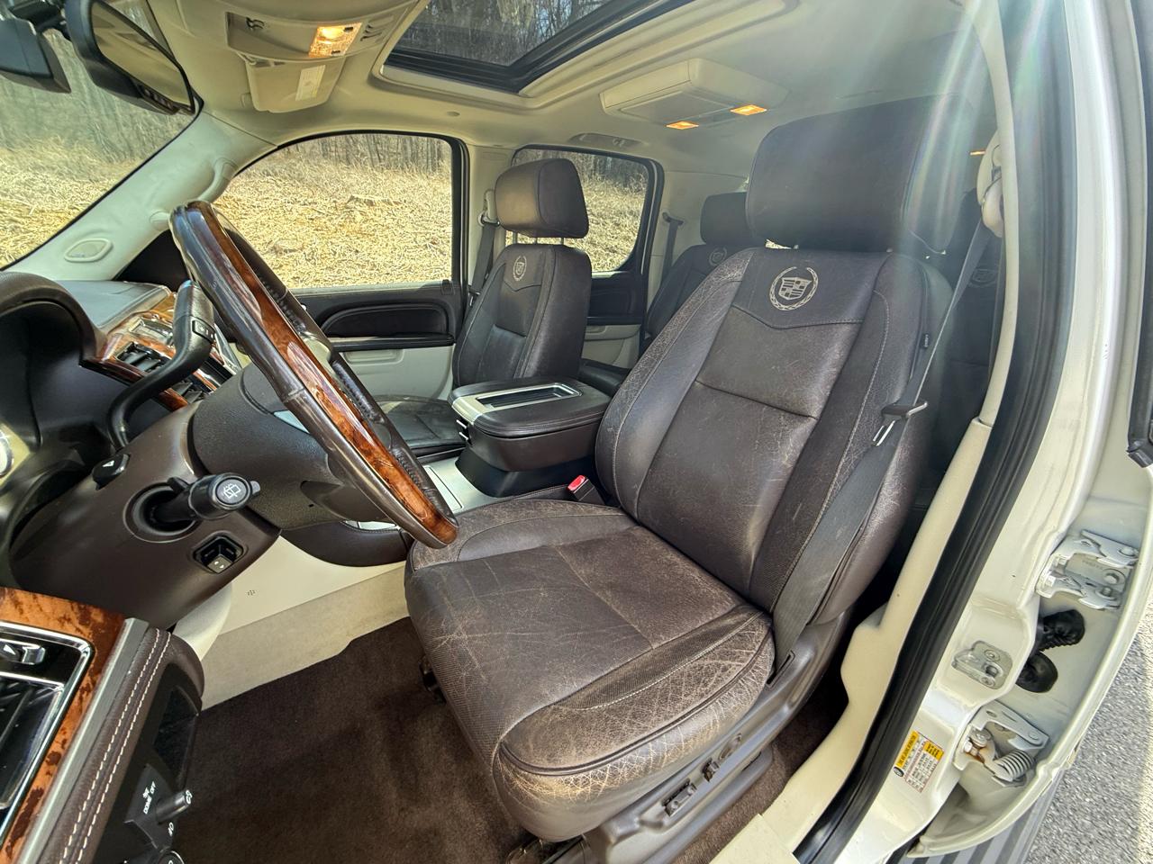 Cadillac Escalade ESV AWD Platinum 2011