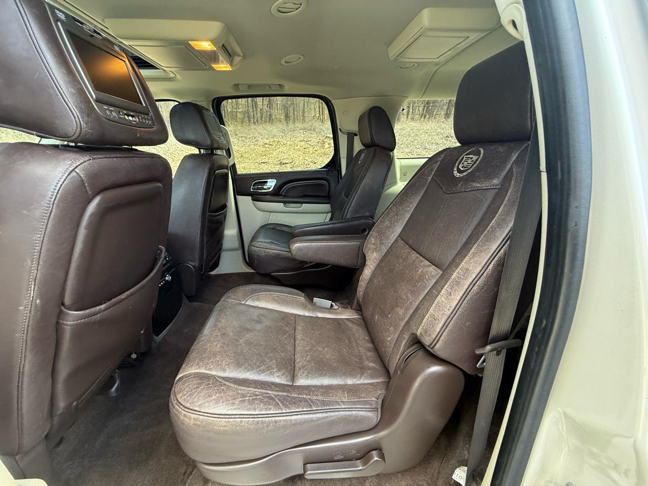 Cadillac Escalade ESV AWD Platinum 2011