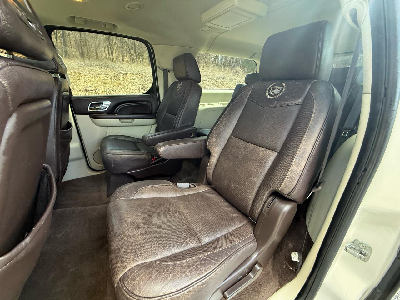 Cadillac Escalade ESV AWD Platinum 2011