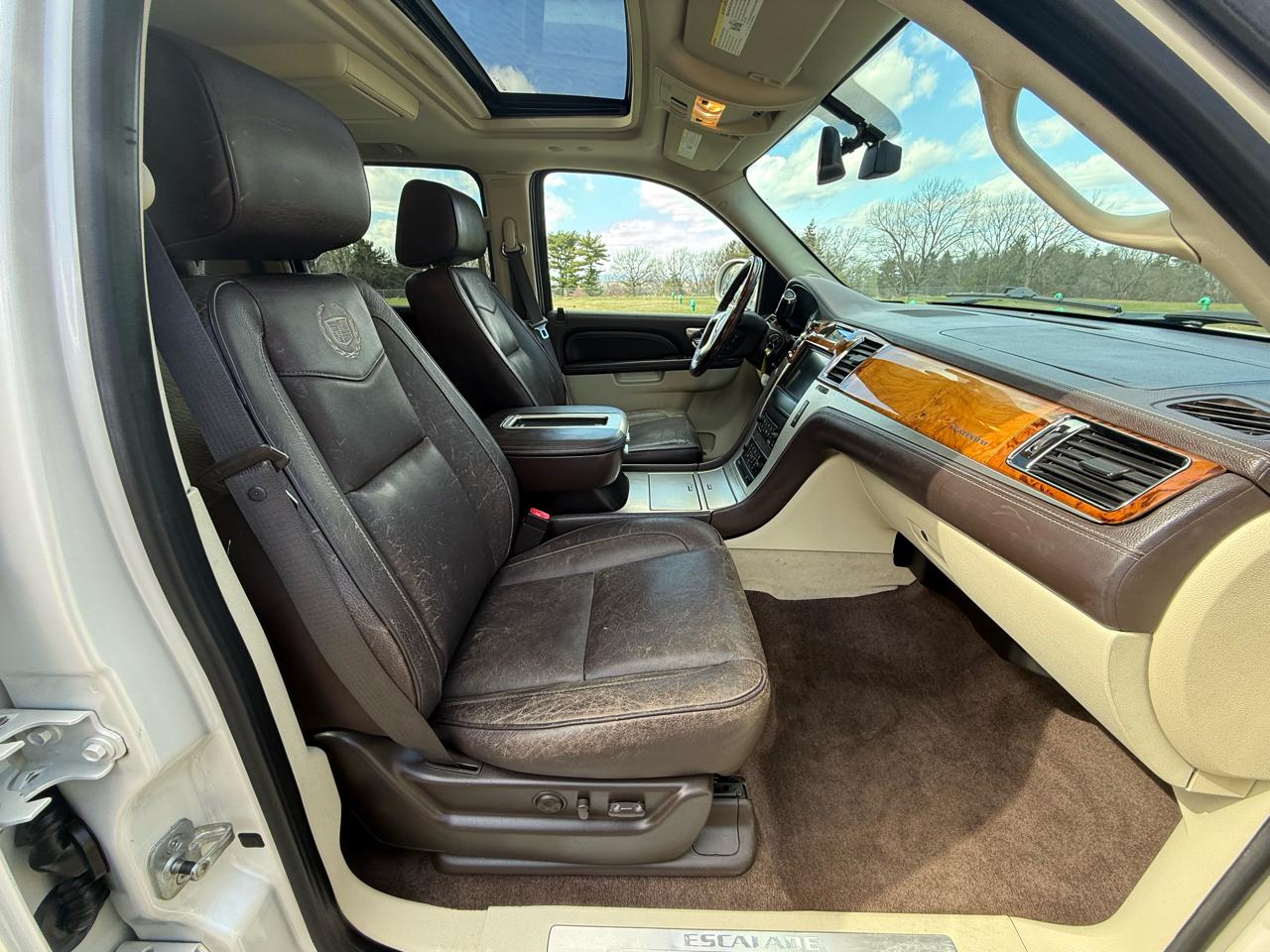 Cadillac Escalade ESV AWD Platinum 2011