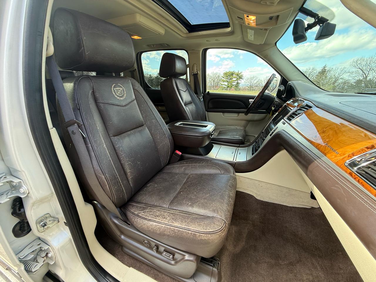 Cadillac Escalade ESV AWD Platinum 2011