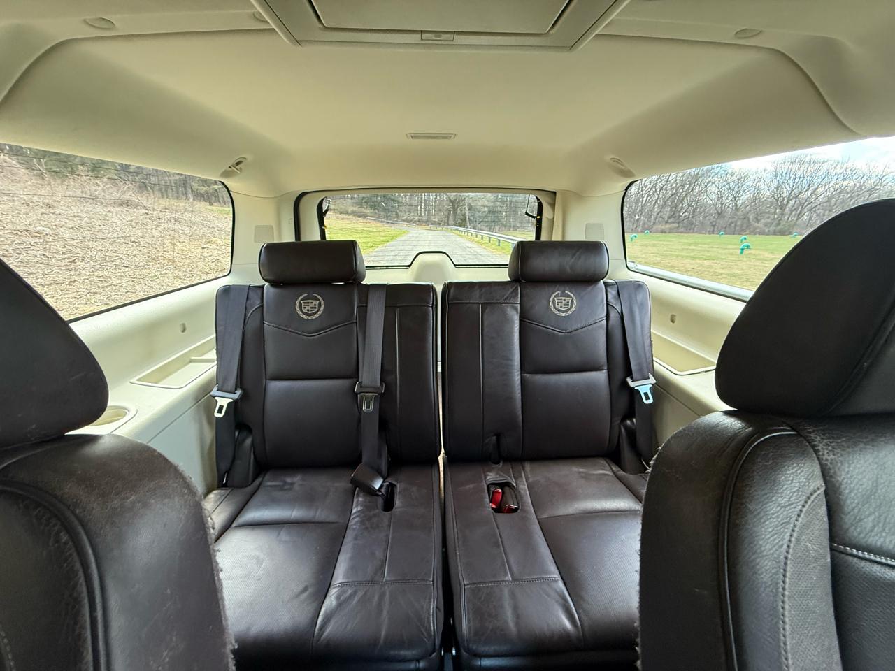 Cadillac Escalade ESV AWD Platinum 2011