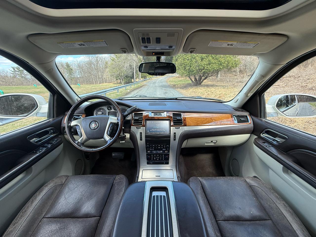 Cadillac Escalade ESV AWD Platinum 2011