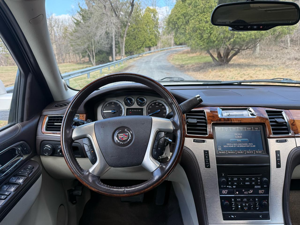 Cadillac Escalade ESV AWD Platinum 2011