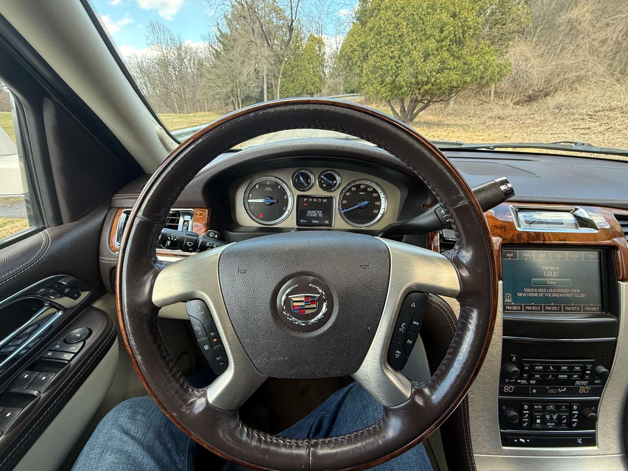 Cadillac Escalade ESV AWD Platinum 2011