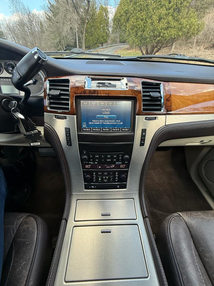 Cadillac Escalade ESV AWD Platinum 2011