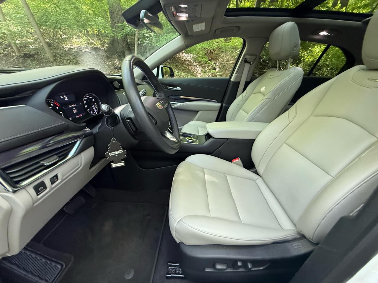 Cadillac XT4 Luxury AWD 2023