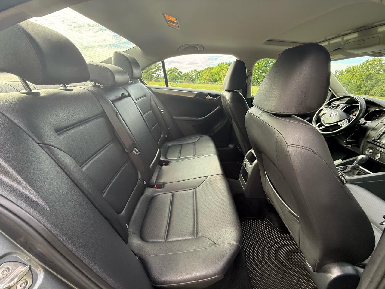 Volkswagen Jetta SE 6A 2016