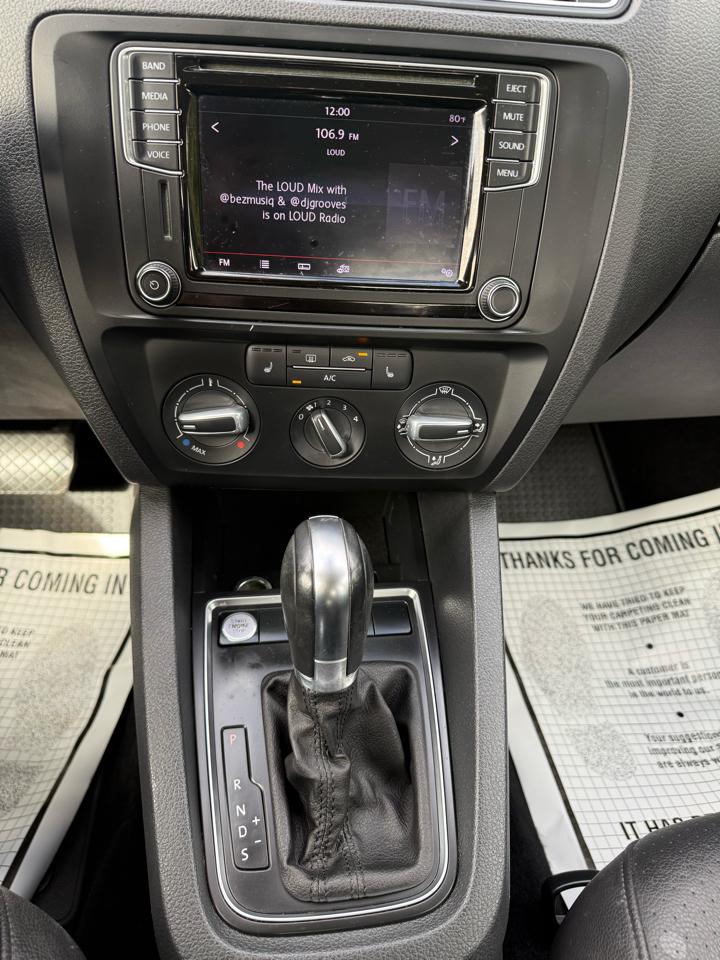 Volkswagen Jetta SE 6A 2016