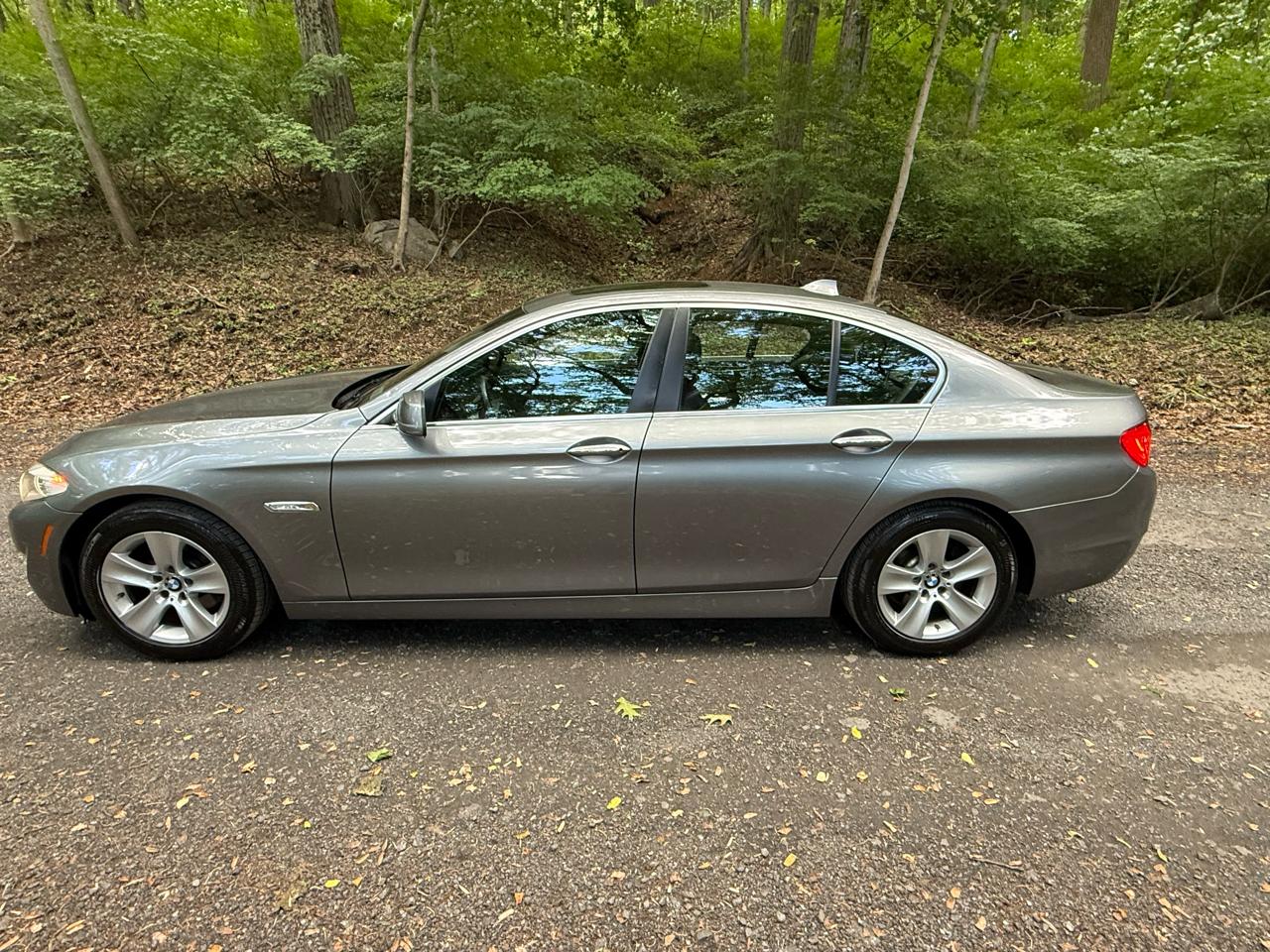 BMW 5-Series 528i xDrive 2012