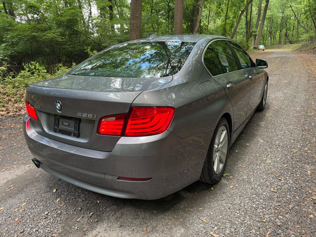 BMW 5-Series 528i xDrive 2012
