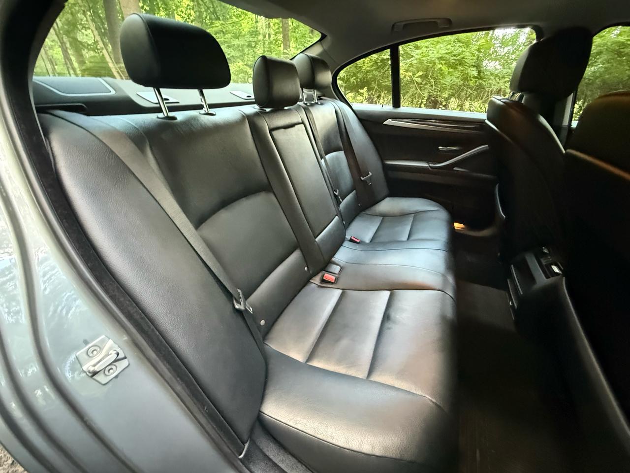 BMW 5-Series 528i xDrive 2012