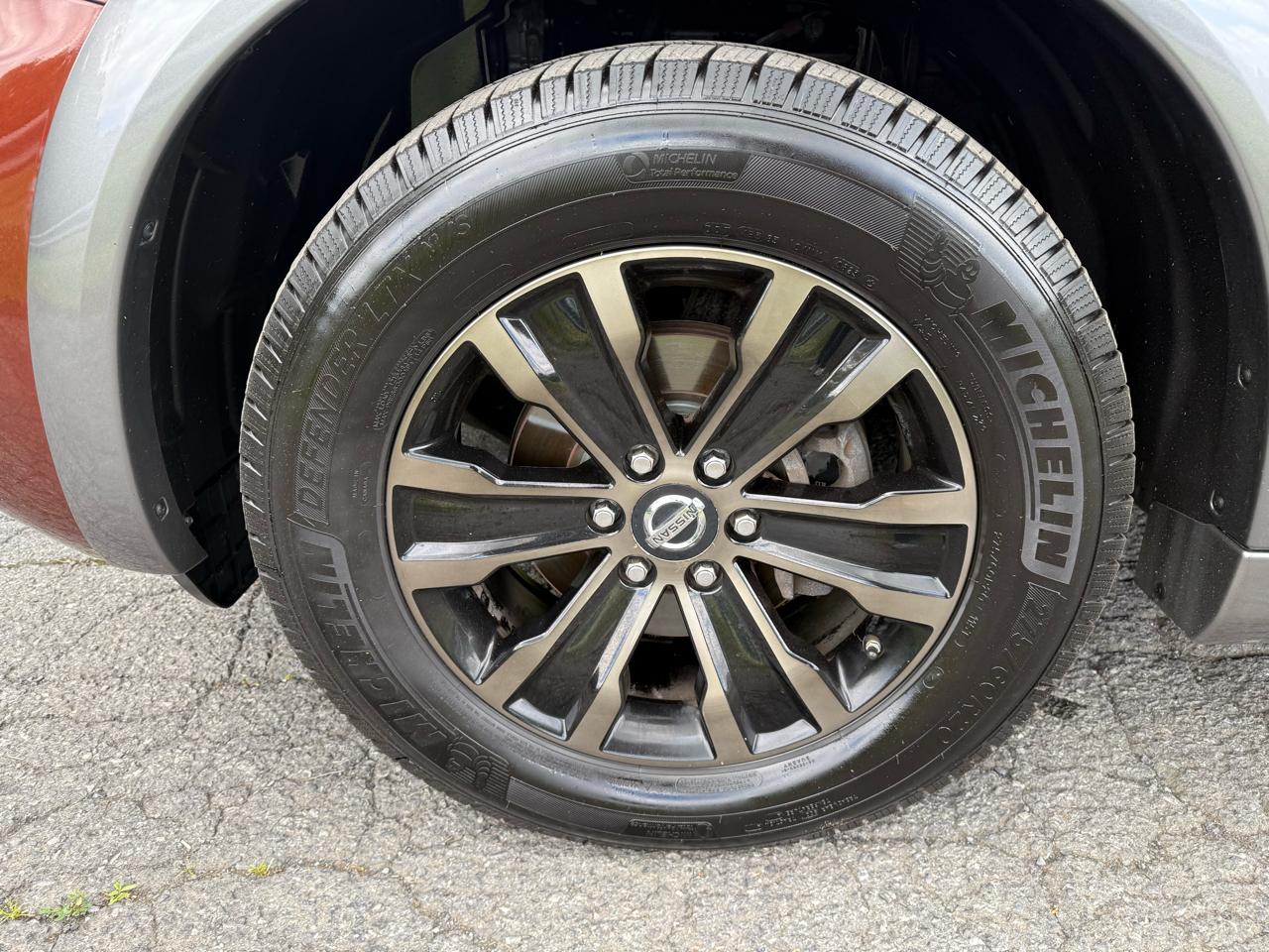 Nissan Armada Platinum AWD 2017