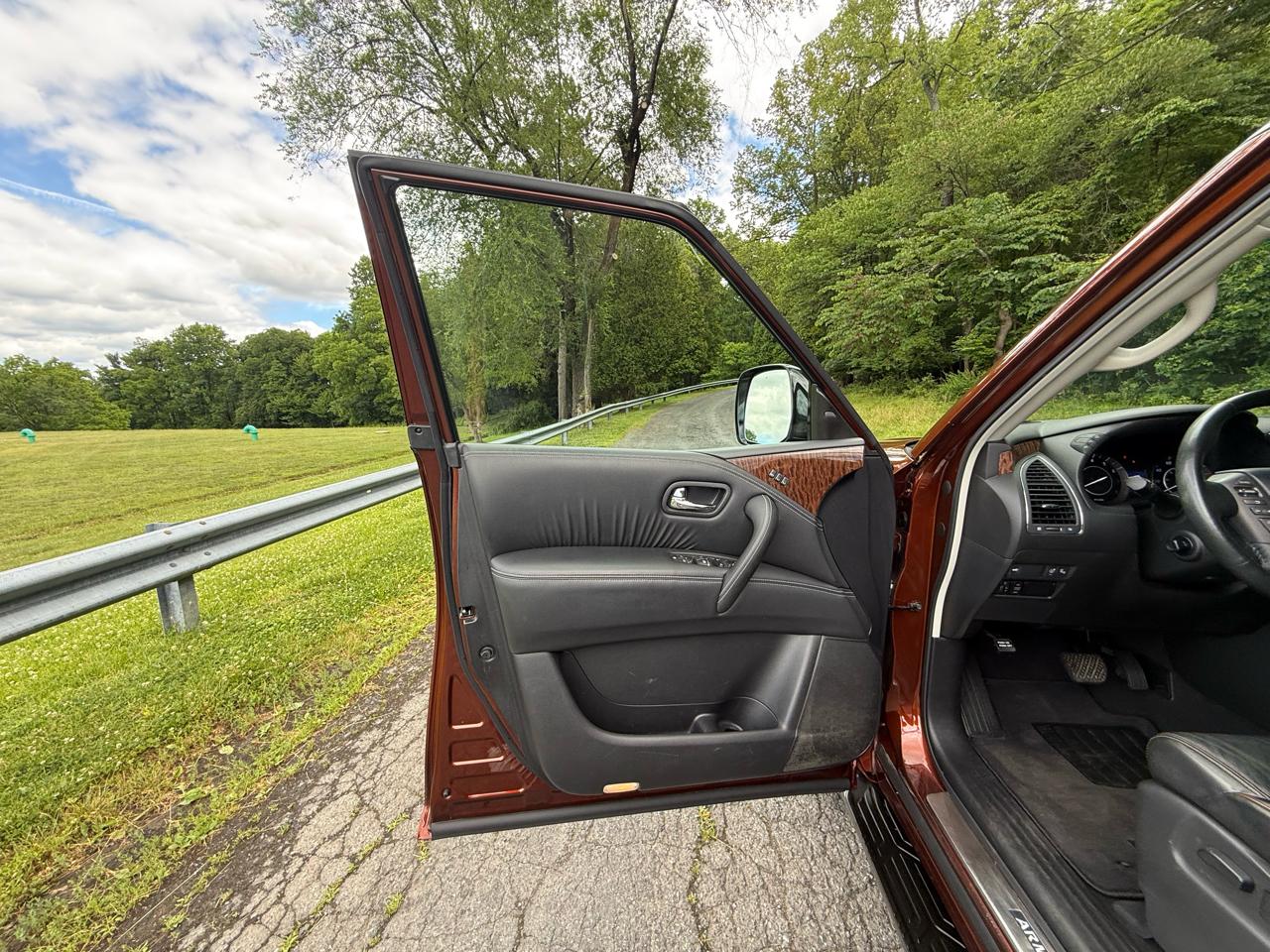 Nissan Armada Platinum AWD 2017