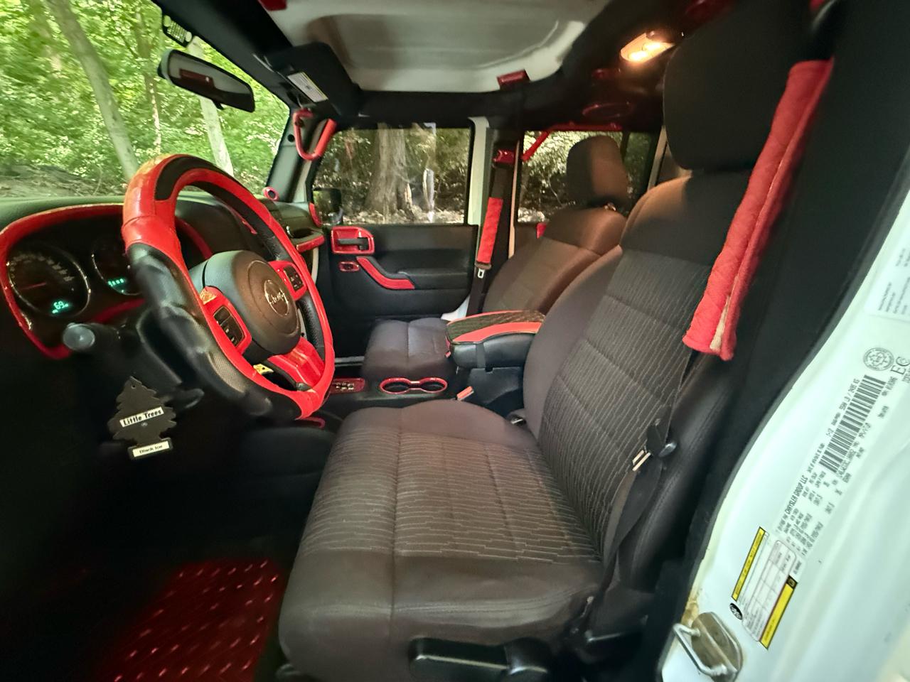 Jeep Wrangler Unlimited Sahara 4WD 2012