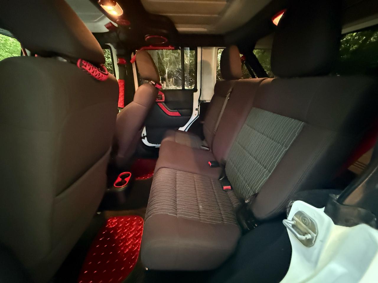Jeep Wrangler Unlimited Sahara 4WD 2012
