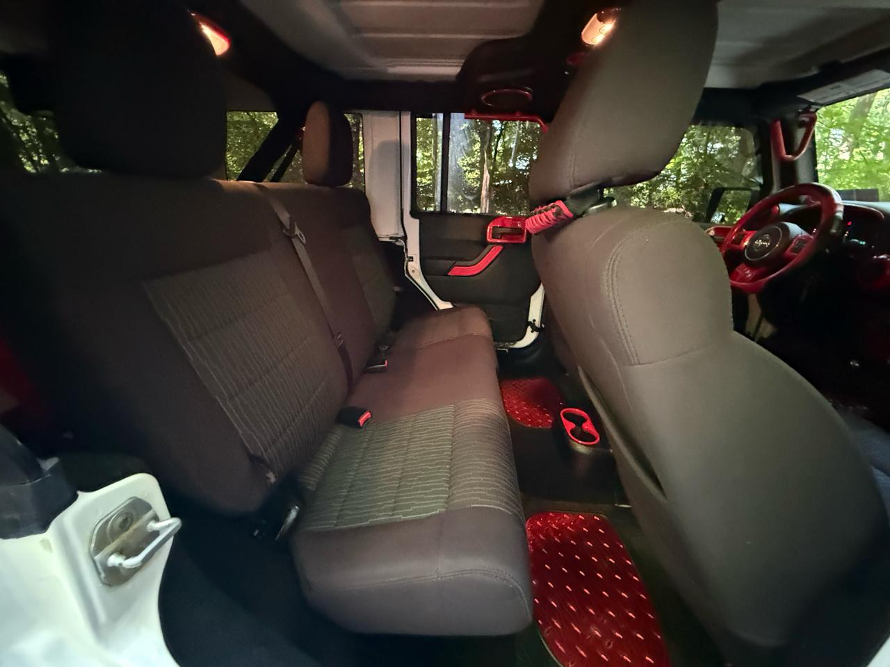 Jeep Wrangler Unlimited Sahara 4WD 2012